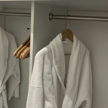 Majestic - Closet with Robes - Hotels Near Me - Bordeaux, 33