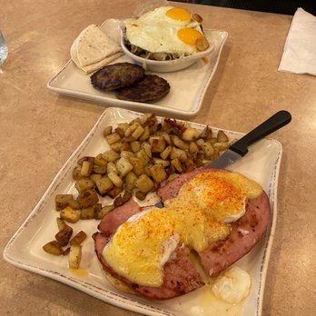 Chicken Run - Eggs Benedict and Texas Skillet with a side of sausage - Breakfast & Brunch Near Me - Lubbock, Texas Chicken Run - Eggs Benedict and Texas Skillet with a side of sausage - Breakfast & Brunch Near Me - Lubbock, Texas