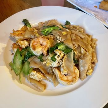 Turmeric Thai Kitchen - Pad See-Ew w/ Shrimp - Thai Near Me - La Jolla, California Turmeric Thai Kitchen - Pad See-Ew w/ Shrimp - Thai Near Me - La Jolla, California