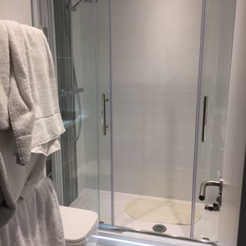 Nell Gwynn House - Bathroom- shower - Apartments Near Me - London, XGL