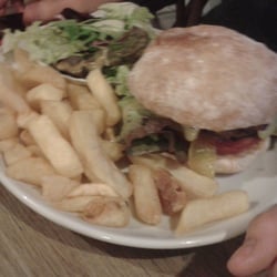 Harbour Inn - Proper burger & crispy chips (2013)