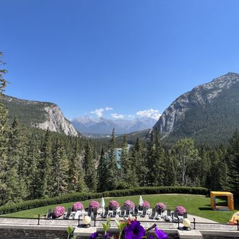Rundle Bar - Lounges Near Me - Banff, Alberta Rundle Bar - Lounges Near Me - Banff, Alberta