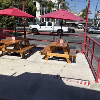 Prime Pizza - Patio - Pizza Near Me - Burbank, California