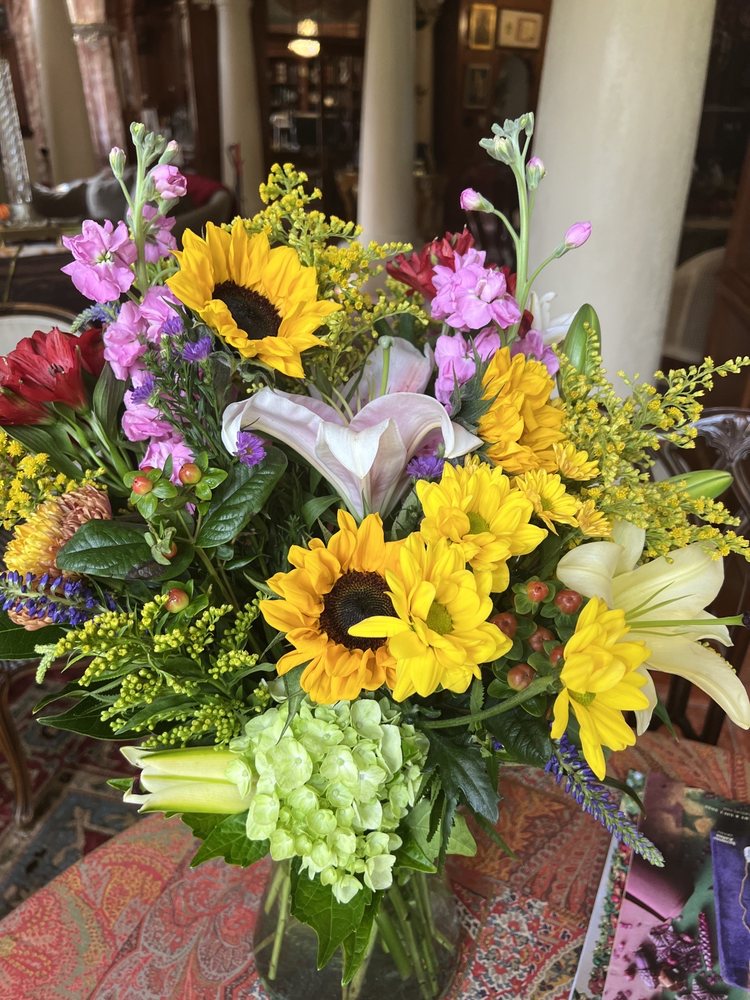 JEANNE’S COUNTRY GARDEN Updated October 2024 300 Jefferson St