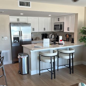 Artistry Works Contracting - Brand new remodeled kitchen and flooring - General Contractors Near Me