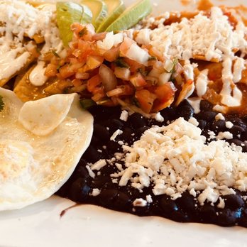 Frida's Cafe - Chilaquiles Diego y Fríos with over medium egg and black beans - Cafes Near Me - Tucson, Arizona