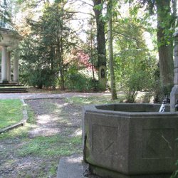Brunnentempel - Der kleine Brunnen vor dem Brunnentempel.