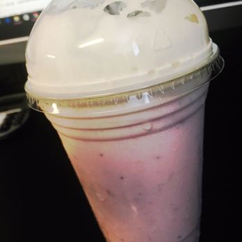 Los Verdes - Strawberry Milkshake. - Burgers Near Me - Miami, Florida