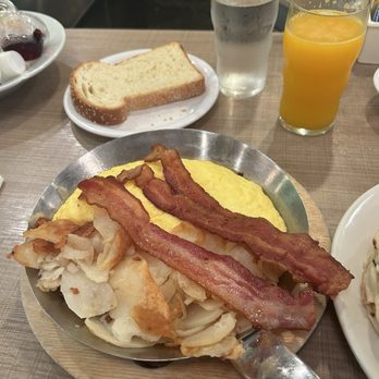 Lou Mitchell's - Breakfast & Brunch Near Me - Chicago, Illinois Lou Mitchell's - Breakfast & Brunch Near Me - Chicago, Illinois