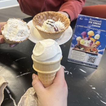 Nubes Ice Cream & Coffee Shop - Desserts Near Me - Chicago, Illinois