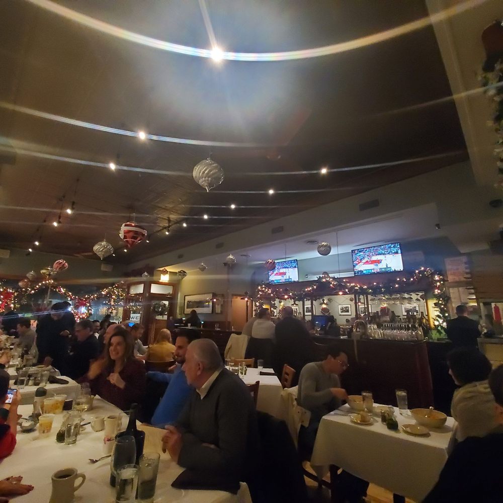 Mia Francesca  - Interior decorated for the holidays - Italian Near Me - Chicago, Illinois