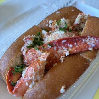 Pike Place Chowder - Pacific Place - Maine Lobster Roll Combo 1/4 lb. 6-Inch Bun - Seafood Near Me - Seattle, Washington
