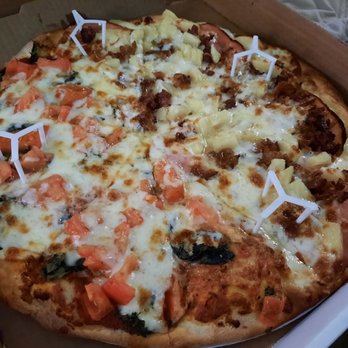 D'Aurelios - Medium thin crust pizza (1/2 Isaac Special, 1/2 Marguerite)...yum! - Pizza Near Me - Fort Bragg, California