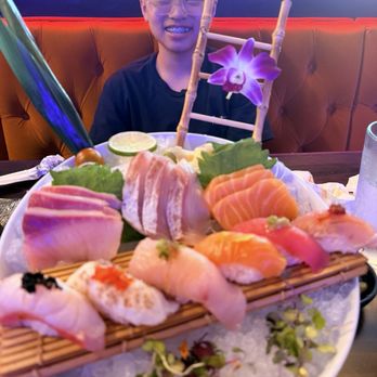Raw Sushi Bar Lounge - Japanese Near Me - Elk Grove, California