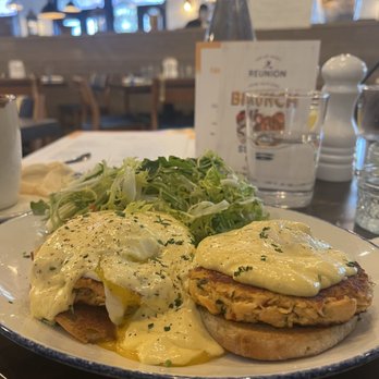 Chef Art Smith's Reunion - Salmon Benedict - American Near Me - Chicago, Illinois Chef Art Smith's Reunion - Salmon Benedict - American Near Me - Chicago, Illinois
