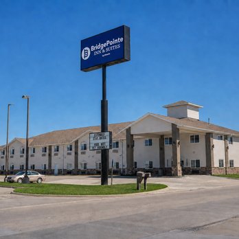 BridgePointe Inn & Suites - Exterioir - Hotels Near Me - Lincoln, Nebraska BridgePointe Inn & Suites - Exterioir - Hotels Near Me - Lincoln, Nebraska