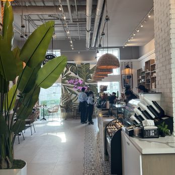 Crema Gourmet - Interior - Breakfast & Brunch Near Me - Miami Beach, Florida