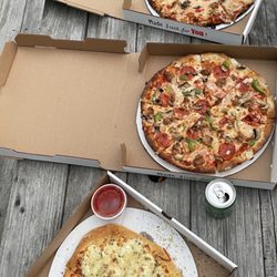Pan's South Hero Pizza - So good!!!! 10/10 Pizza Breadsticks  Vegan Margarita with sausage on gluten free crust House Special   Would Highly Recommend