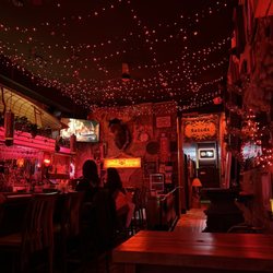 Uncle Leo's - Interior
