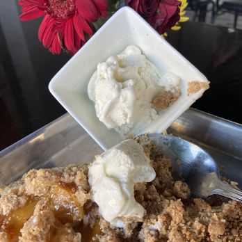 United Smokehouse - Hot peach cobbler complemented with creamy Tillamook Vanilla Ice Cream. - Barbeque Near Me - Safety Harbor, Florida