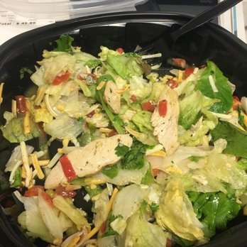 Chili's - Grilled chicken salad, missing black bean salsa with chicken that was cooked in a microwave - Bars Near Me - Harvey, Louisiana