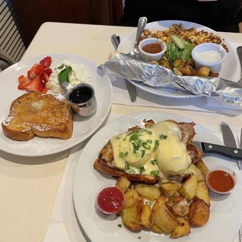 Red House Cafe - Half order of French Toast, Crab cake Benedict, Chorizo and Eggs w Tortilla - Breakfast & Brunch Near Me - Pacific Grove, California Red House Cafe - Half order of French Toast, Crab cake Benedict, Chorizo and Eggs w Tortilla - Breakfast & Brunch Near Me - Pacific Grove, California