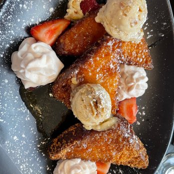 Delaney's Tavern - Brunch Sullivan Street Brioche French Toast - New American Near Me - Orlando, Florida