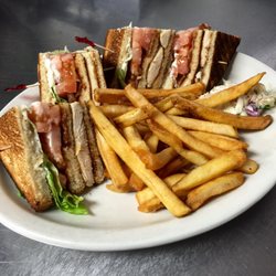 Ale House - Clubhouse & Fresh Cut Fries