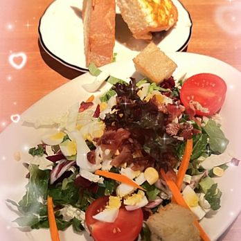 Houston's Restaurant - Traditional Salad - Steakhouses Near Me - Pasadena, California Houston's Restaurant - Traditional Salad - Steakhouses Near Me - Pasadena, California