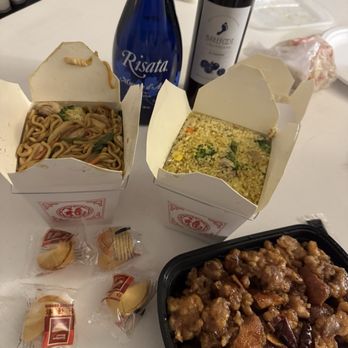 King Buffet - Veggie lo mein, orange chicken, veggie fried rice - Buffets Near Me - Middlesboro, Kentucky