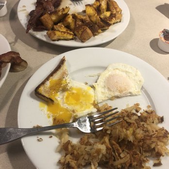 Deluxe Diner - Cafes Near Me - Newark, New Jersey