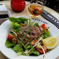 Elsa's Eetcafé - Tuna steak on salad