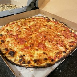 Frank Pepe Pizzeria Napoletana - Original Tomato Pie with Mozzarella
