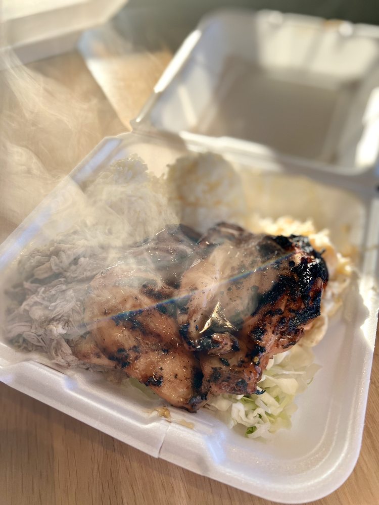 Food from Mo' Bettahs Hawaiian Style Food