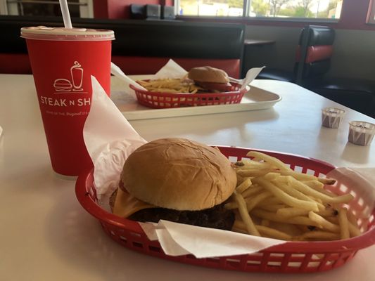 Steak ’n Shake by null