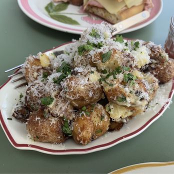 Henrietta - The Henrietta Potatoes -- a must order! - American Near Me - Los Angeles, California Henrietta - The Henrietta Potatoes -- a must order! - American Near Me - Los Angeles, California