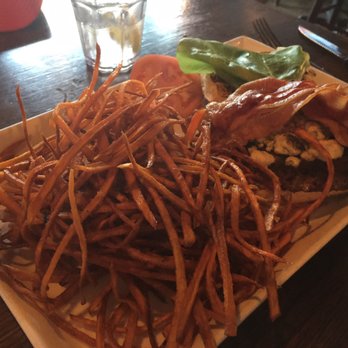 Speakeasy - Blue cheese bacon burger and sweet potato strings - New American Near Me - Long Beach, New York