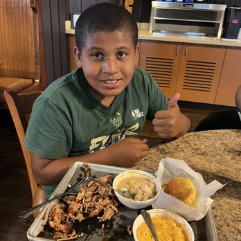 Hickory River Smokehouse - Springfield - Pulled pork platter - Smokehouse Near Me - Springfield, Illinois