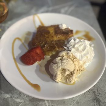 Bay Pointe Waterfront Restaurant - Bread pudding - American Near Me - Quincy, Massachusetts Bay Pointe Waterfront Restaurant - Bread pudding - American Near Me - Quincy, Massachusetts