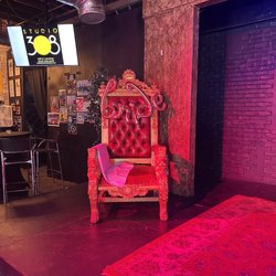 Studio 308 - Stage with throne