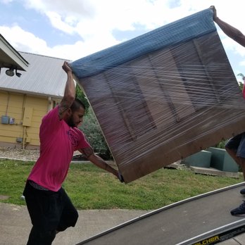 Belle's Superior Movers - LOOK, LOOK AT MY BICEPS! I FEEL BUILT! - Movers Near Me - Leander, Texas Belle's Superior Movers - LOOK, LOOK AT MY BICEPS! I FEEL BUILT! - Movers Near Me - Leander, Texas