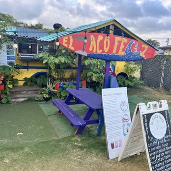 El Taco Feliz - Restaurant and seating - Food Trucks Near Me - Kapaa, Hawaii