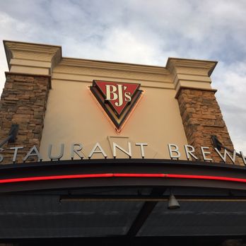 BJ's Restaurant & Brewhouse - Breweries Near Me - Phoenix, Arizona