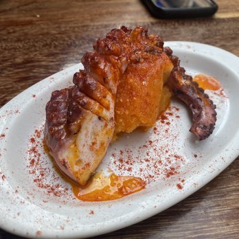 Bodega Donostiarra - Pulpo a la brasa - Basque Near Me - Donostia / San Sebastián, SS Bodega Donostiarra - Pulpo a la brasa - Basque Near Me - Donostia / San Sebastián, SS