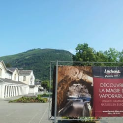 Les Thermes de Luchon - En arriere plan le pavillon chambert ( l espace orl) et en 1er plan une photo du vaporarium...le fameux hammam naturel