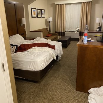 Comfort Suites Near Six Flags Magic Mountain - Master suite. - Hotels Near Me - Stevenson Ranch, California Comfort Suites Near Six Flags Magic Mountain - Master suite. - Hotels Near Me - Stevenson Ranch, California