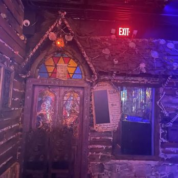 Cocktails & Screams - What goes on inside? - Cocktail Bars Near Me - Orlando, Florida