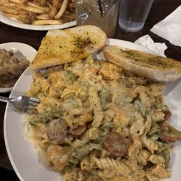 Seafood Rotini w/ garlic bread (came with it)
