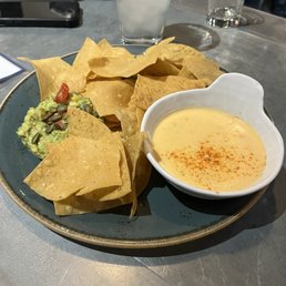 Chips guac queso