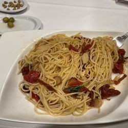 La Tagliatella - This is just regular spaghetti with little veggies and olive oil just for my vegan diet.